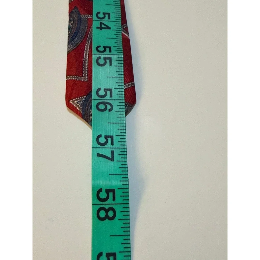 Wembley necktie features